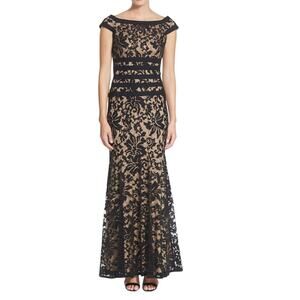 Tadashi Shoji Textured Black Lace Mermaid Gown- Nude Lining 4 Petite- Formal